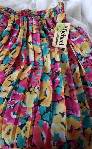 ⭐️3/$20 Michael & Co. Pleated skirt Sz10 - Picture 5 of 6